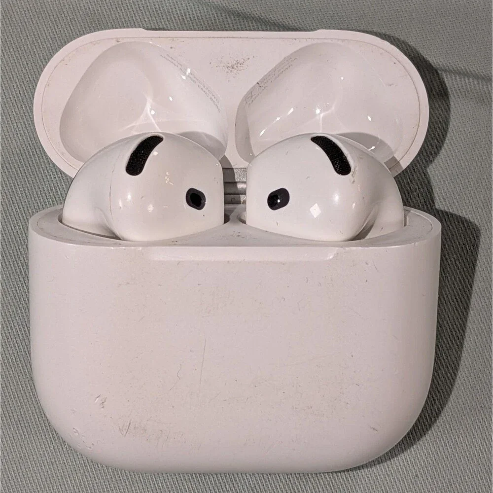 Apple AirPods 4, Without Noise Cancellation Working, With Case